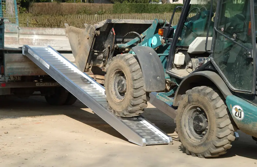 Neue Ware Altec Auffahrrampe AVS 200 VS mit Rand - 4485 mm